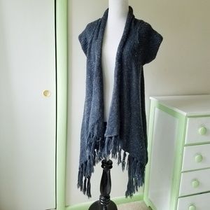 super cozy short sleeve shawl with fringe